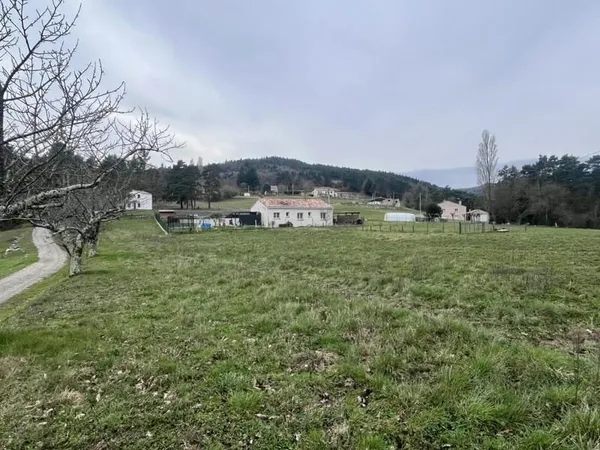 Terrain constructible - Superbe vue - Secteur calme