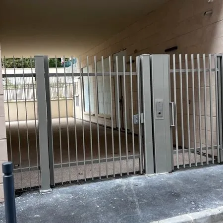 Local commercial emplacement exceptionnel a cote de rue piétonne rue hero nogentais