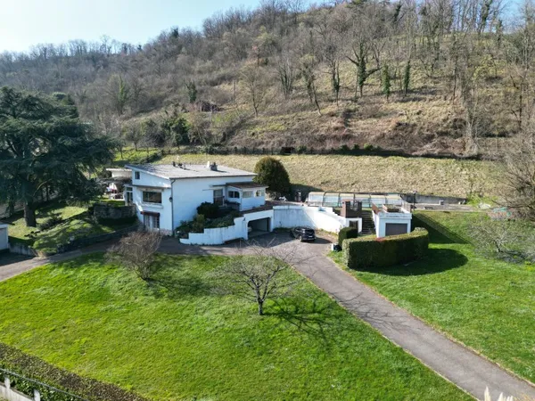 Maison 8 pièces 257 m²
