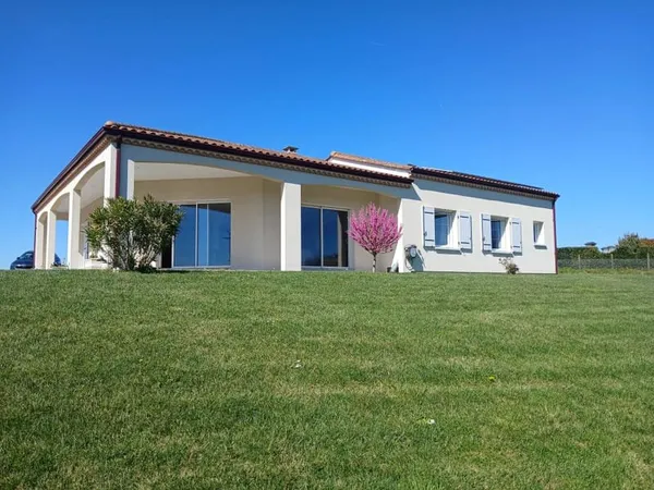 Maison de 3 ou 4 chambres avec une vue imprenable.