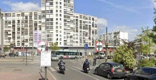 Local commercial 111 m²
