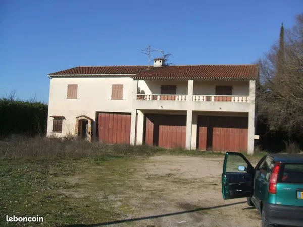 Location grand garage fayence