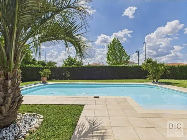 Villa 6 pièces 195 m²