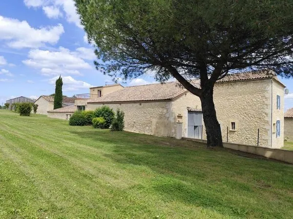 Maison 11 pièces 359 m²