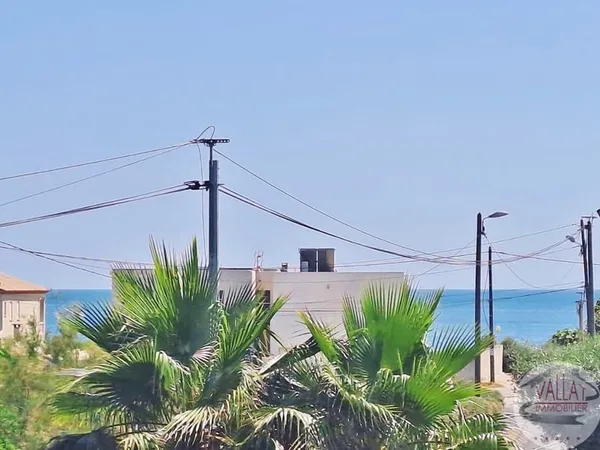 À deux pas du sable, un havre de sérénité au Mail de Rochelo