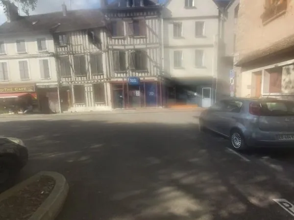 Bâtiment 243 m²