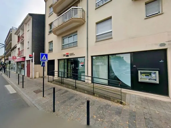 Local 1 pièce 120 m²