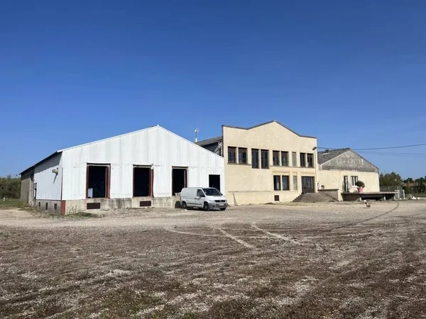 Entrepôt 1800 m²
