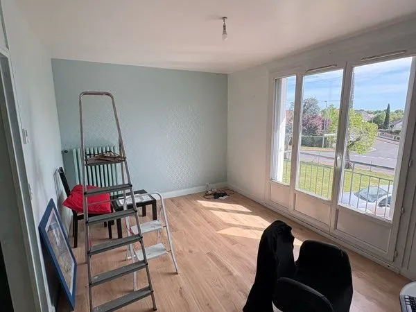Appartement T3 60 m² avec balcon - Descartes - proche centre-ville