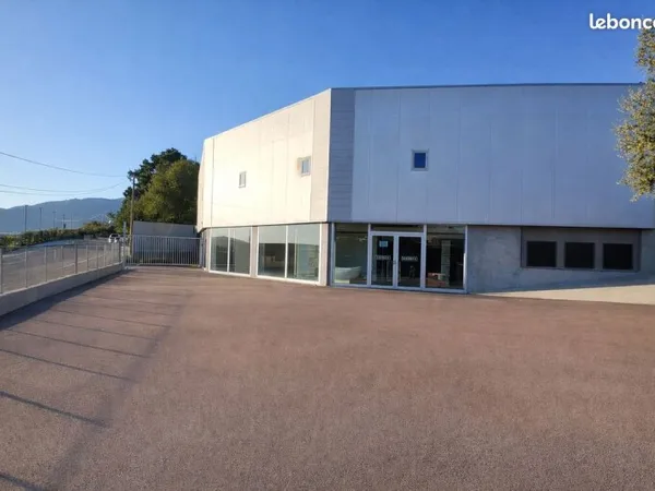 Local commercial - 400m ² MEZZAVIA