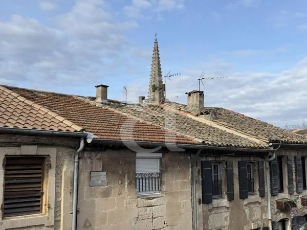 Immeuble avec cinq appartements dans le centre de Saint Rémy de