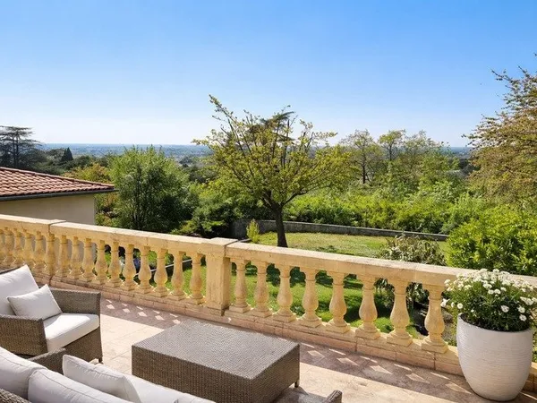 VILLA TRADITIONELLE T6 GRATENTOUR