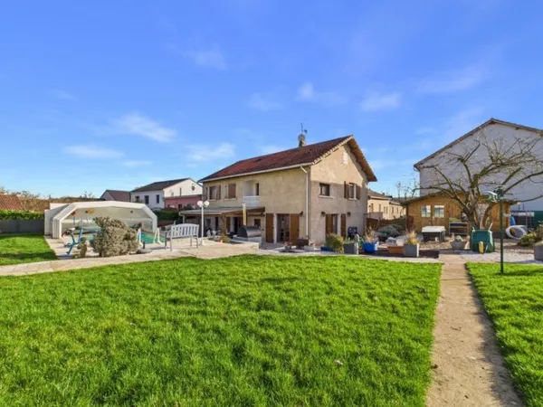 Maison 8 pièces 270 m²