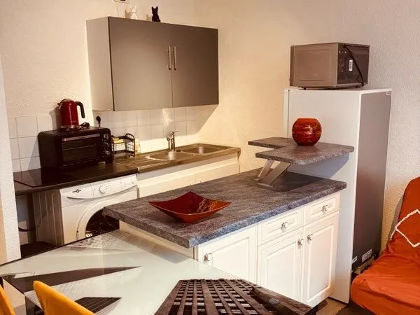 Pour étudiants ou jeunes actifs, très beau service, 32 m²