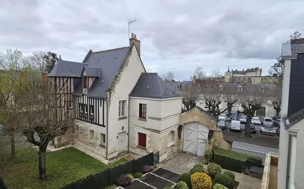 Dernier étage avec ascenseur et parking Hyper centre d'Amb