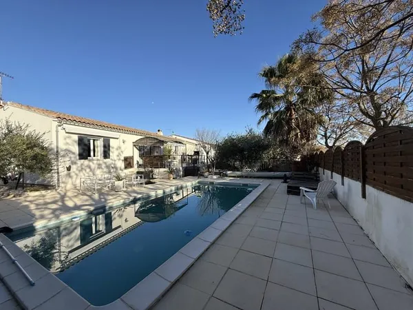 VILLA PP AVEC PISCINE ET GARAGE