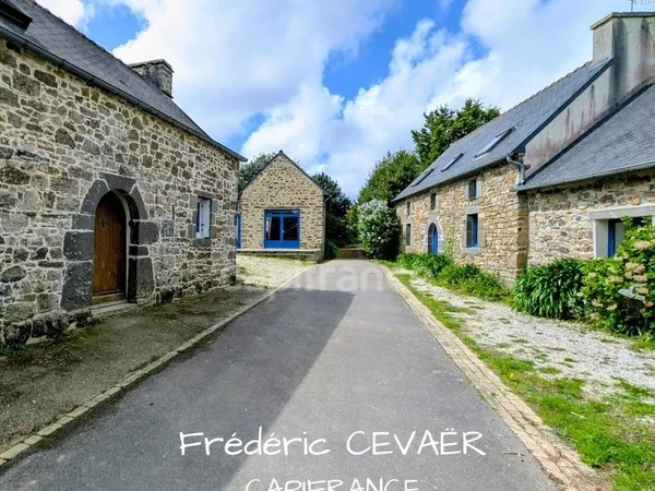 Propriéte - Maison d'habitation avec deux gites d'étape - chambres d'hôtes - ROSNOEN (29)