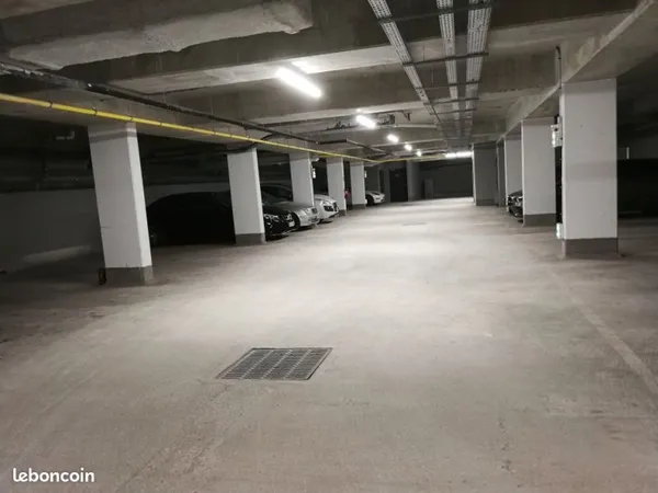 EGLISE Créteil Parking 12 M² à vendre