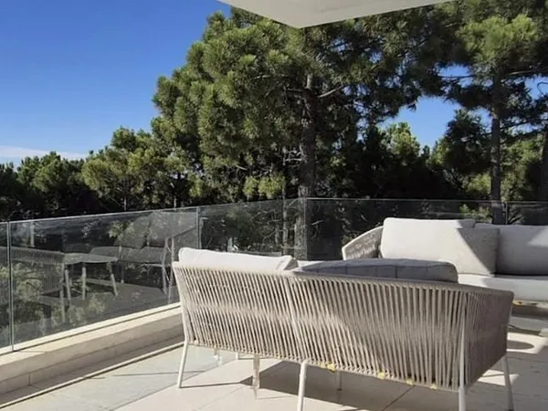 Spacieux et moderne Type 3 plein Sud avec terrasse - Borély / Sainte-Anne