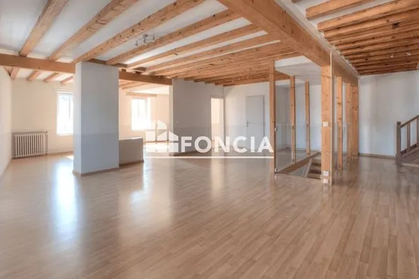 Maison 5 pièces 234 m²