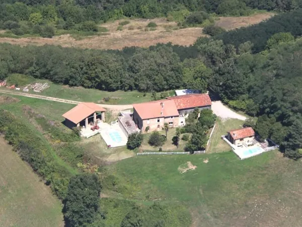 PAMIERS : CORPS DE FERME A VENDRE DE TYPE 7 DE 300 M2 AVEC G