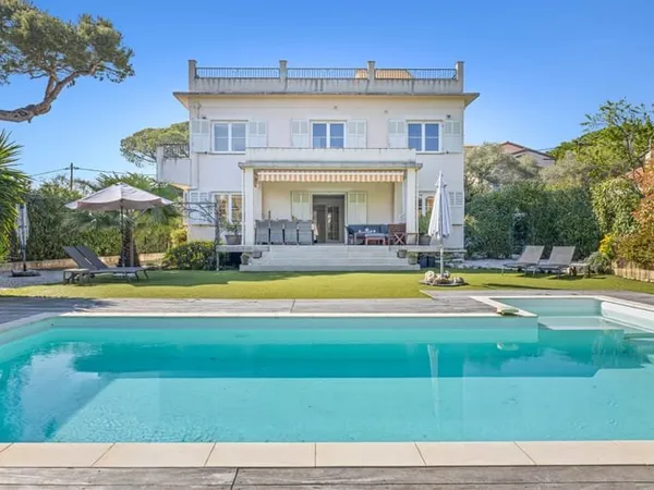 JUAN-LES PINS : Villa 7 chambres, toit-terrasse avec vue mer à pied des plages
