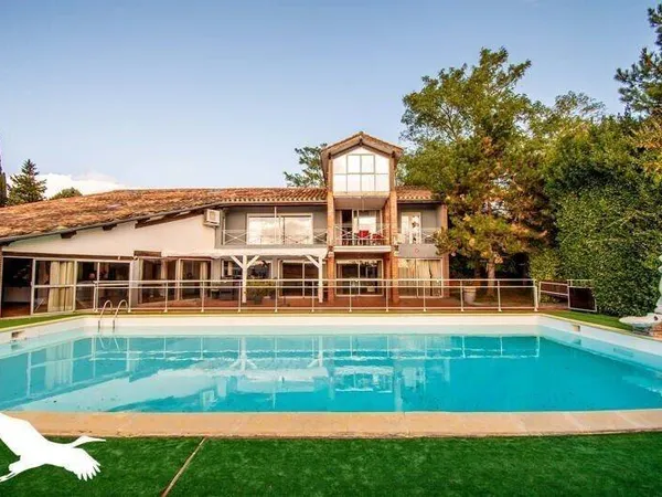 Maison 10 pièces 450 m²