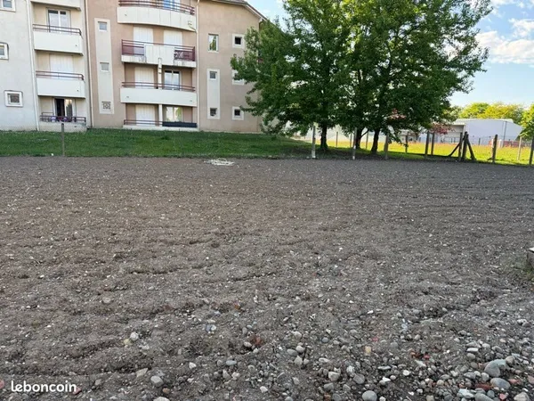Terrain plat