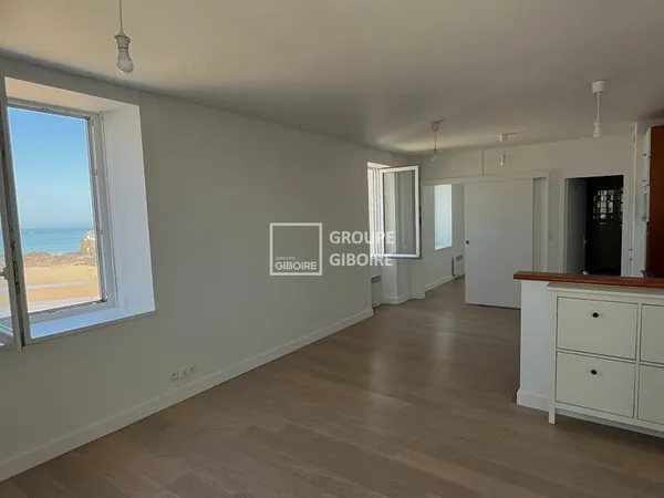 A VENDRE AGENCE GIBOIRE APPARTEMENT TYPE 3 SAINT MALO ROCHEBONNE - VUE MER - DERNIER ETAGE - RENOVE