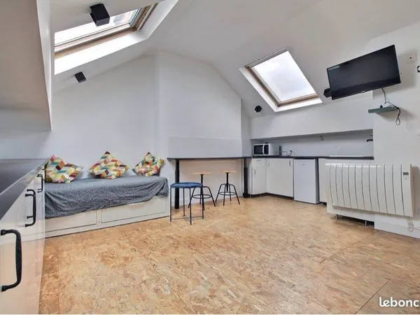 Appartement type 1 charmant rénové - proche Métro