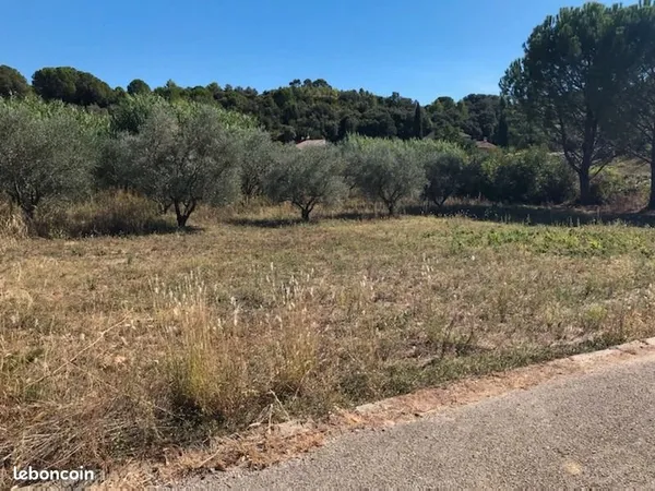 Terrain 610 m² Le Triadou