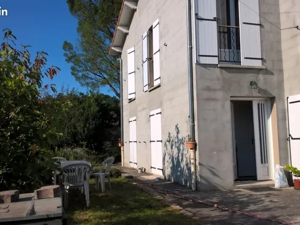Maison lumineuse centre ville arborée