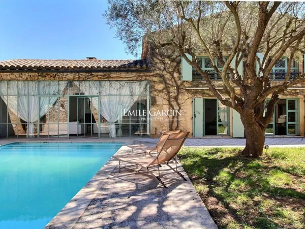 A vendre - jolie maison de village avec piscine entre Uzès et Avignon