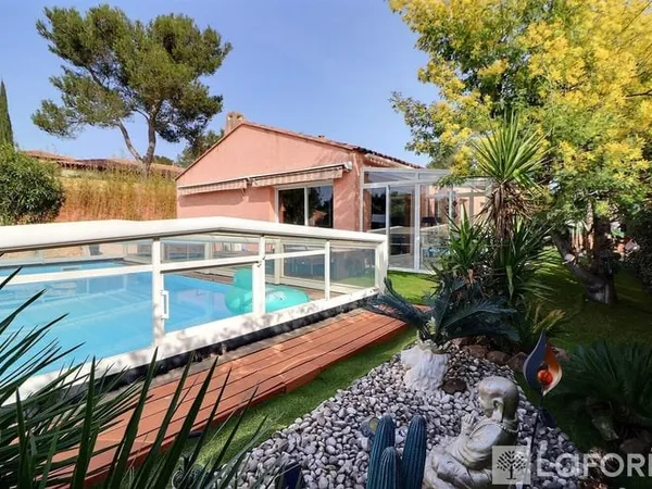 Pierrefeu-du-Var, maison de 3 chambres de plain pied avec piscine