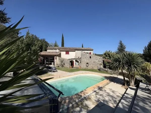 Mas provençal 7 pièces 148 m²