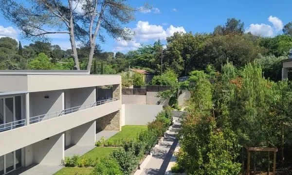 APPARTEMENT T4 (3 CH), PROCHE CENTRE VILLE.
