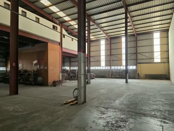 SOUS-LOCATION 600 m² ENTREPÔT, rue principale ZI3