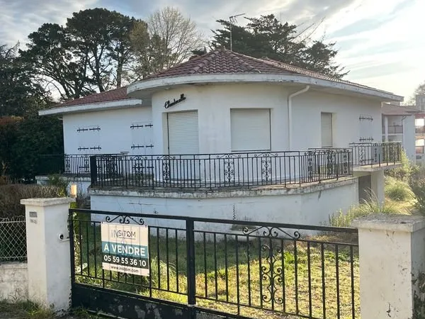 Maison à rénover sur beau terrain - ANGLET Montbrun Maharin
