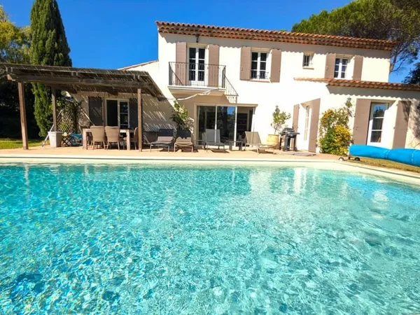 Magnifique villa 5 pièces de 225 m² avec piscine