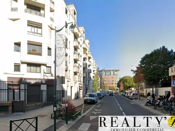 Local commercial 182 m²