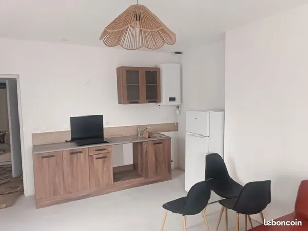 T2 meublé neuf avec cour privative et parking