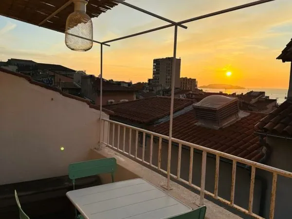 À LOUER DUPLEX MEUBLÉ VUE MER LE PANIER, MARSEILLE