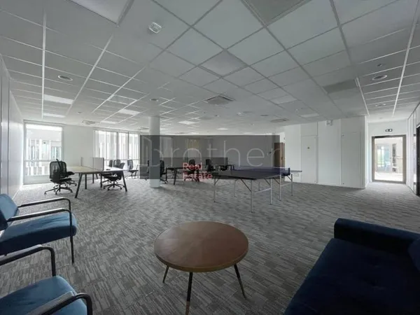 Bureaux 189 m²