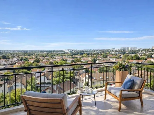 4 PIECES EN ETAGE AVEC TERRASSE ET BALCON