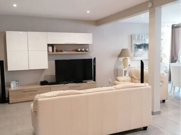 Maison de village - 5 chambres - 750 /mois