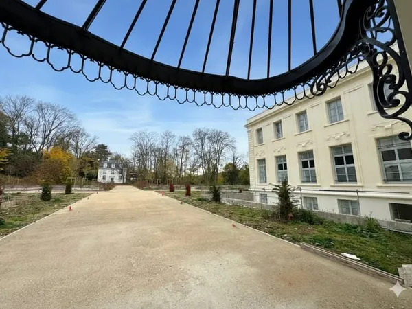 Appartement 4 pièces de102m² + 63m² ! Château de Grandchamp