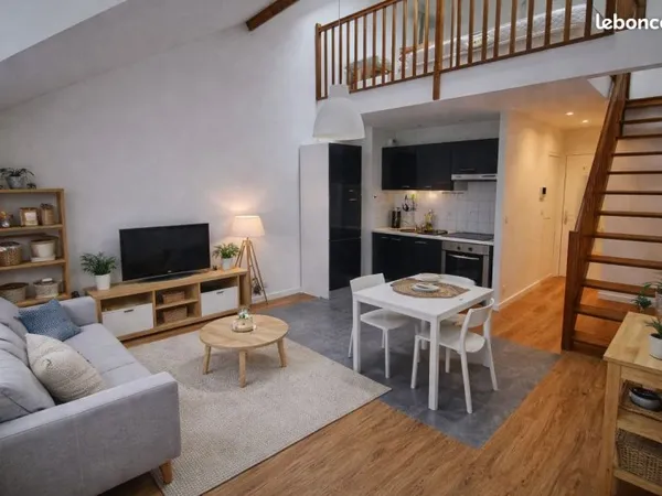 À louer - Lille Hyper-Centre - Dernier étage - Appartement refait à neuf : lumineux avec mezzanine