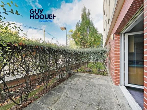 À vendre : Appartement 2 pièces à COMBS LA VILLE avec terrasse et garage fermé