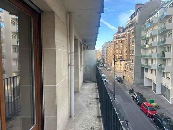 Quartier Saint-Lambert Paris 15e -Appartement 2 pièces avec balcon filant