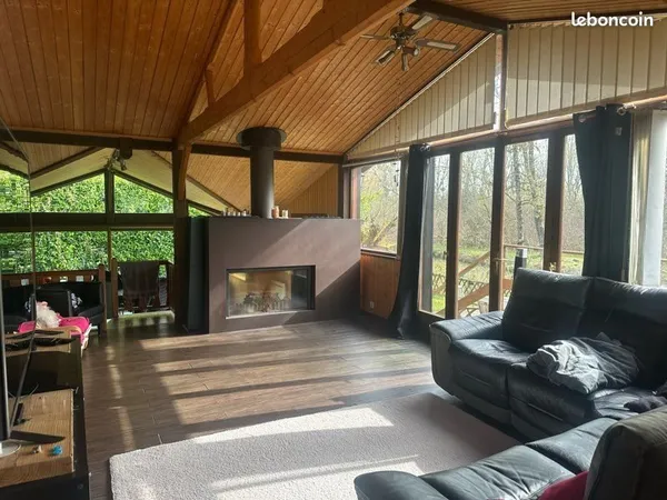 Un chalet lumineux aux volumes rares dans une résidence privilégiée